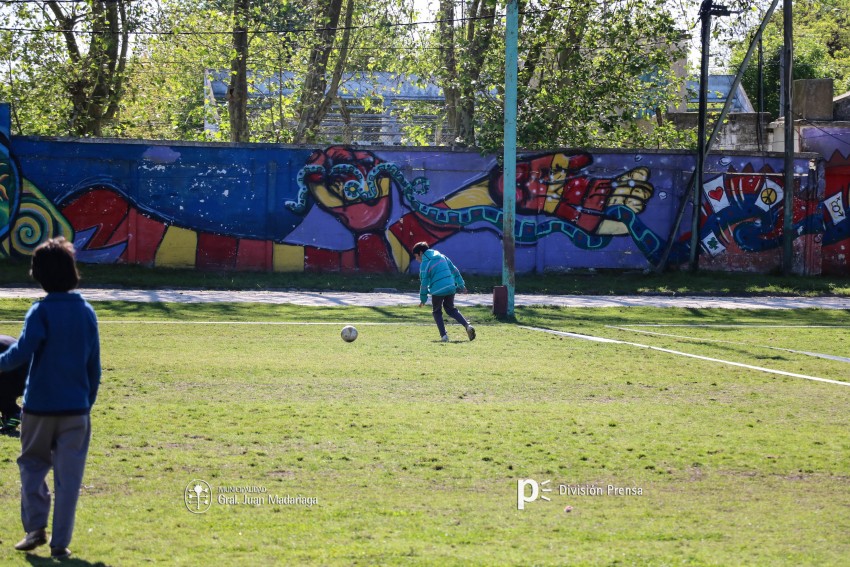 Decenas de ni�os participaron del encuentro de �F�tbol Joven�