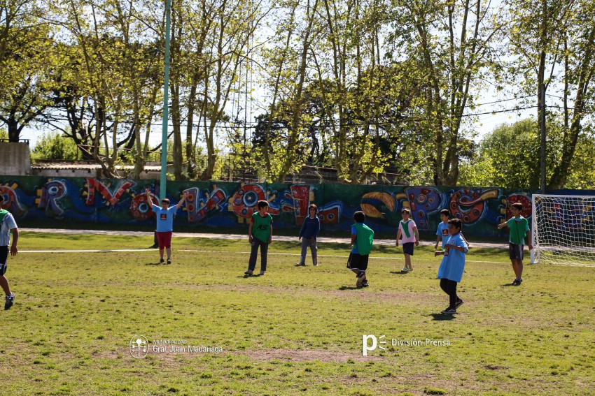 Decenas de ni�os participaron del encuentro de �F�tbol Joven�