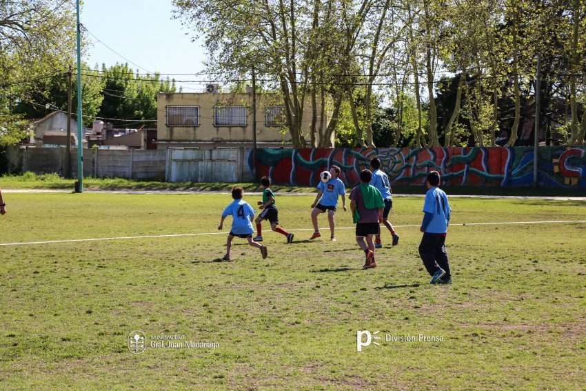 Decenas de ni�os participaron del encuentro de �F�tbol Joven�