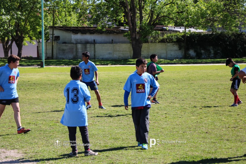 Decenas de ni�os participaron del encuentro de �F�tbol Joven�