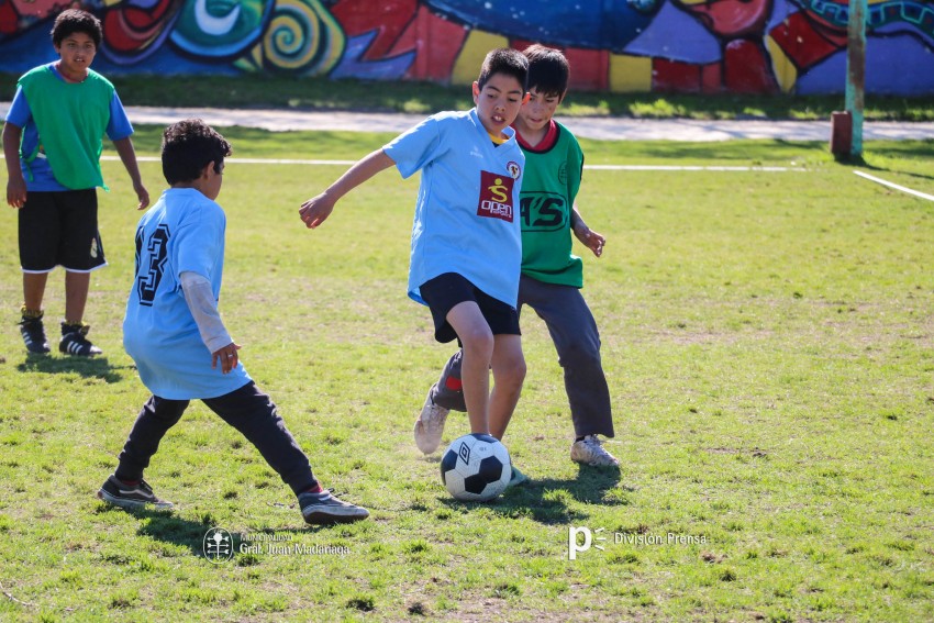 Decenas de ni�os participaron del encuentro de �F�tbol Joven�