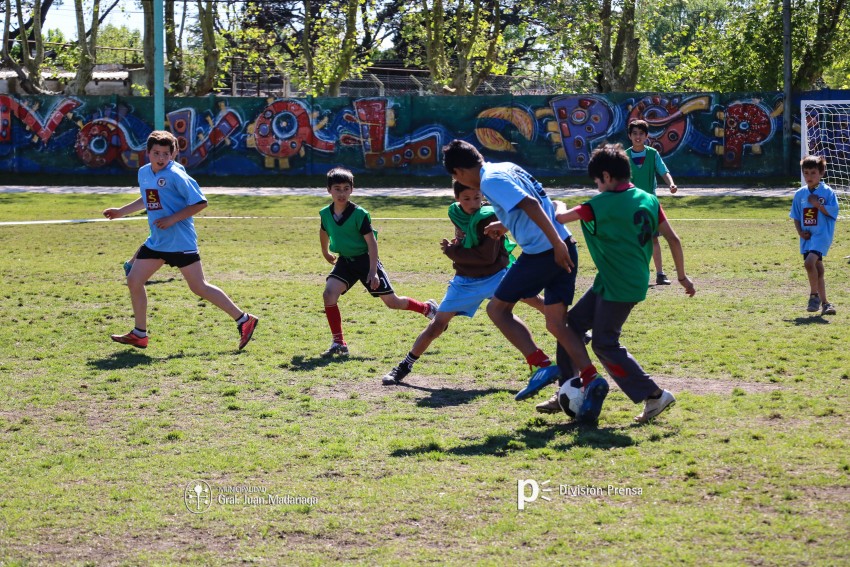 Decenas de ni�os participaron del encuentro de �F�tbol Joven�