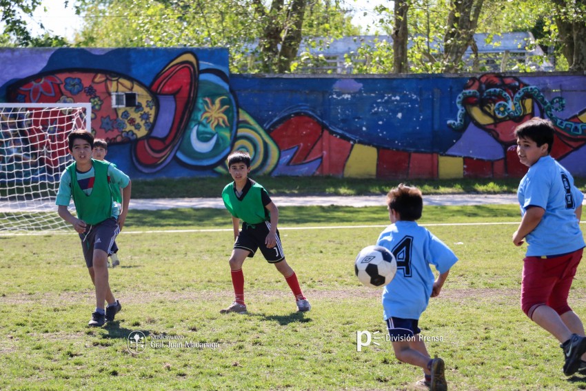 Decenas de ni�os participaron del encuentro de �F�tbol Joven�