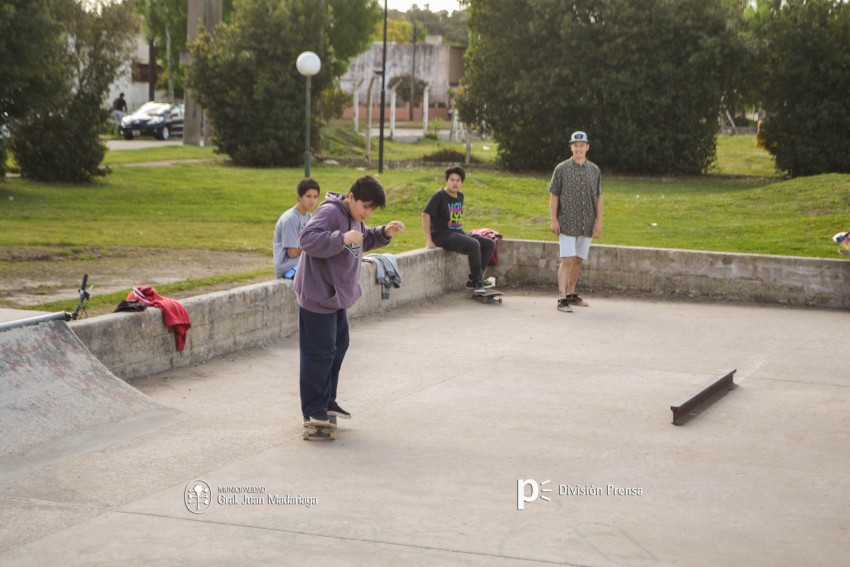 Los amantes del skate tuvieron sus primeras clases con un instructor e
