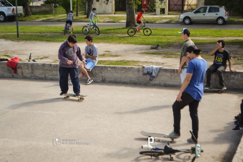 Los amantes del skate tuvieron sus primeras clases con un instructor e