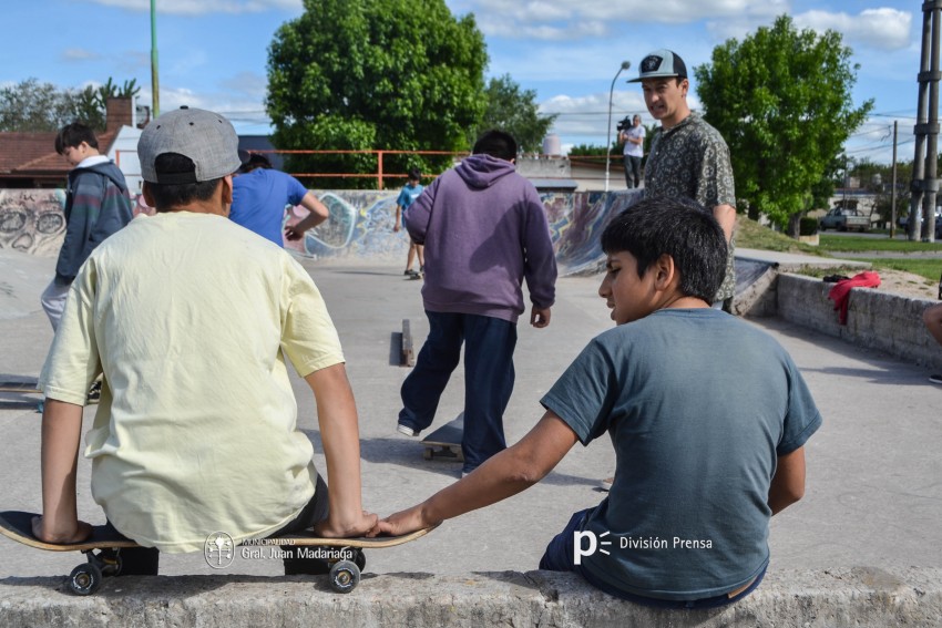 Los amantes del skate tuvieron sus primeras clases con un instructor e