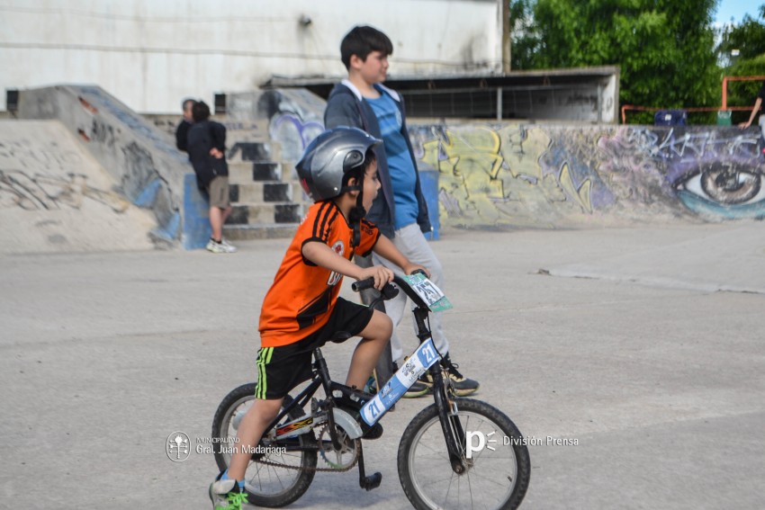 Los amantes del skate tuvieron sus primeras clases con un instructor e