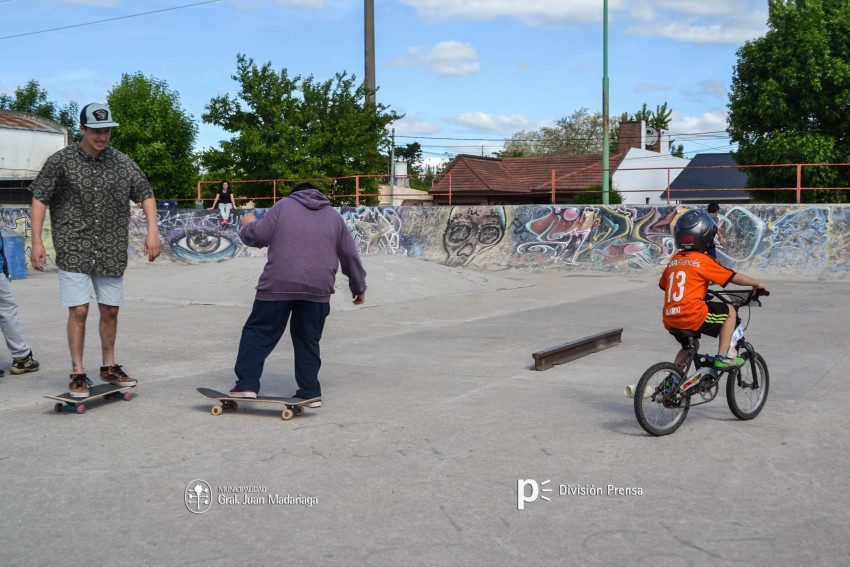 Los amantes del skate tuvieron sus primeras clases con un instructor e