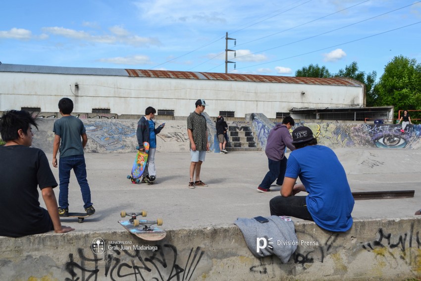Los amantes del skate tuvieron sus primeras clases con un instructor e