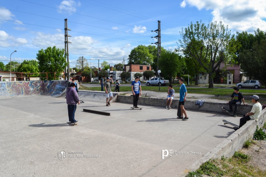 Los amantes del skate tuvieron sus primeras clases con un instructor e