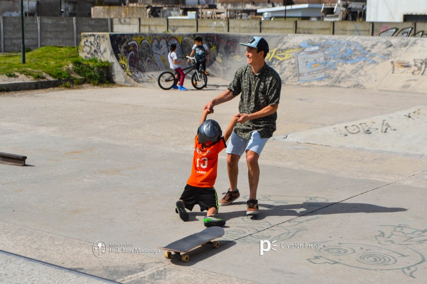 Los amantes del skate tuvieron sus primeras clases con un instructor e