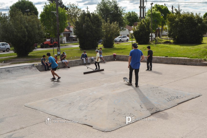 Los amantes del skate tuvieron sus primeras clases con un instructor e