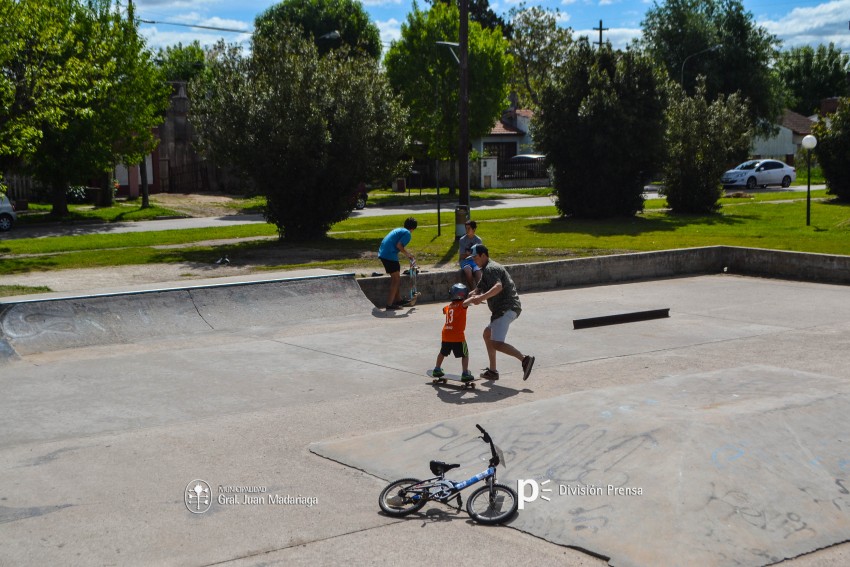 Los amantes del skate tuvieron sus primeras clases con un instructor e