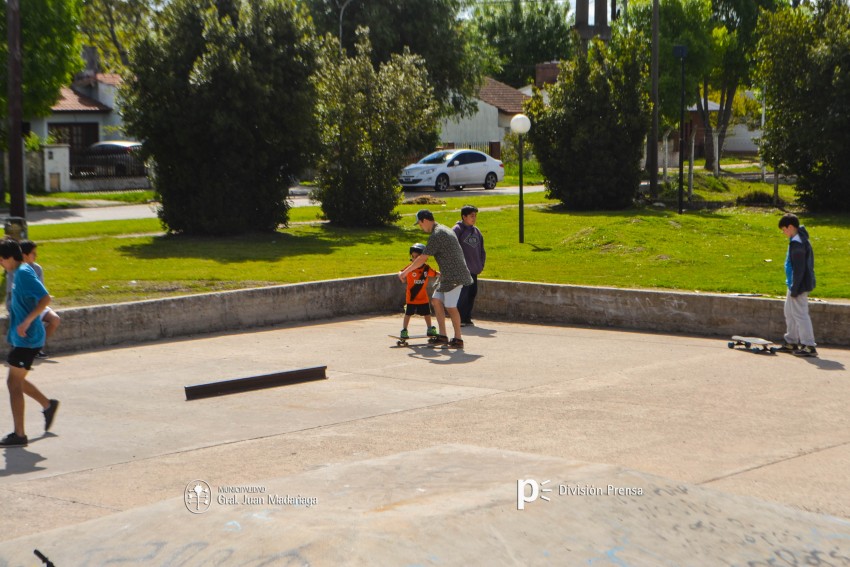 Los amantes del skate tuvieron sus primeras clases con un instructor e