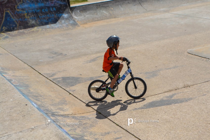 Los amantes del skate tuvieron sus primeras clases con un instructor e