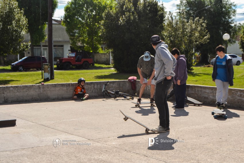Los amantes del skate tuvieron sus primeras clases con un instructor e