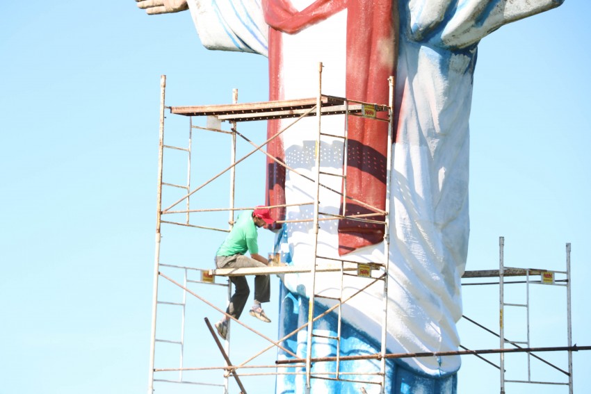 Realizan trabajos de pintura en el Cristo de la ruta 56
