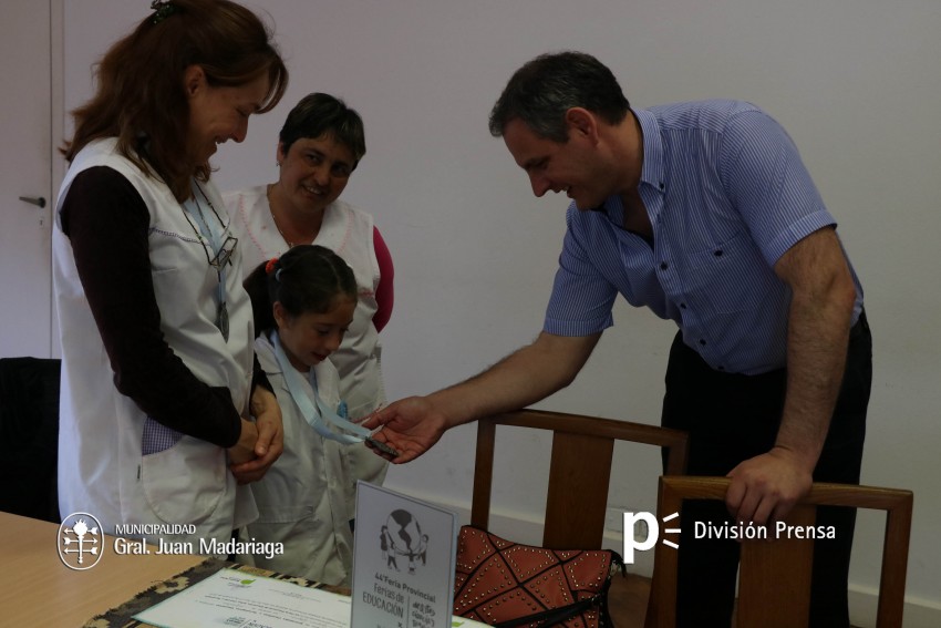 Santoro recibi a los alumnos que representaron a la cuidad en la feri