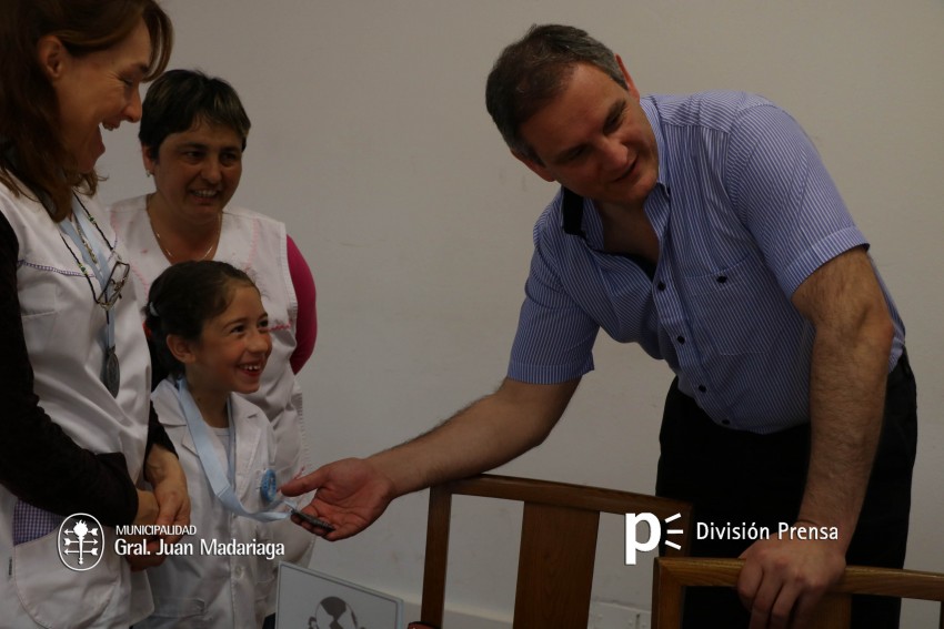 Santoro recibi a los alumnos que representaron a la cuidad en la feri