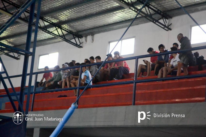 Alumnos de distintas escuelas participaron de un encuentro de vley in