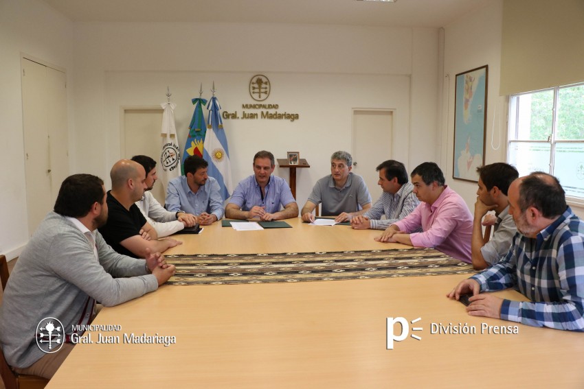 Santoro recibi a intendentes de la regin para tratar diversos temas