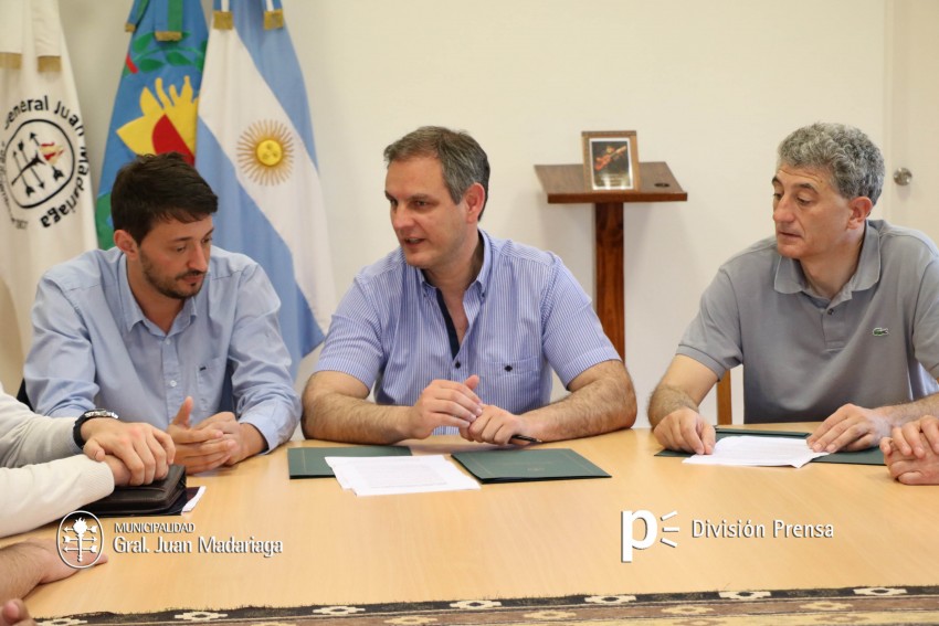 Santoro recibi a intendentes de la regin para tratar diversos temas