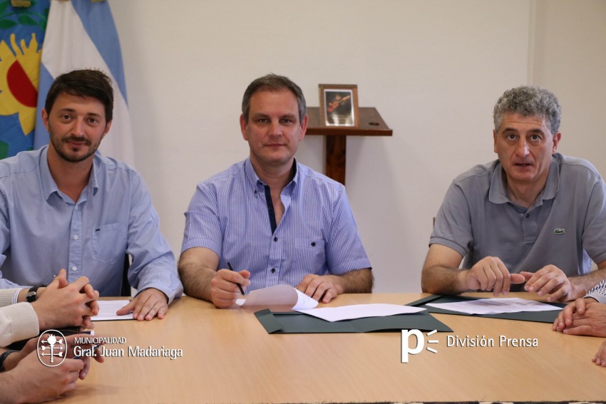 Santoro recibi a intendentes de la regin para tratar diversos temas