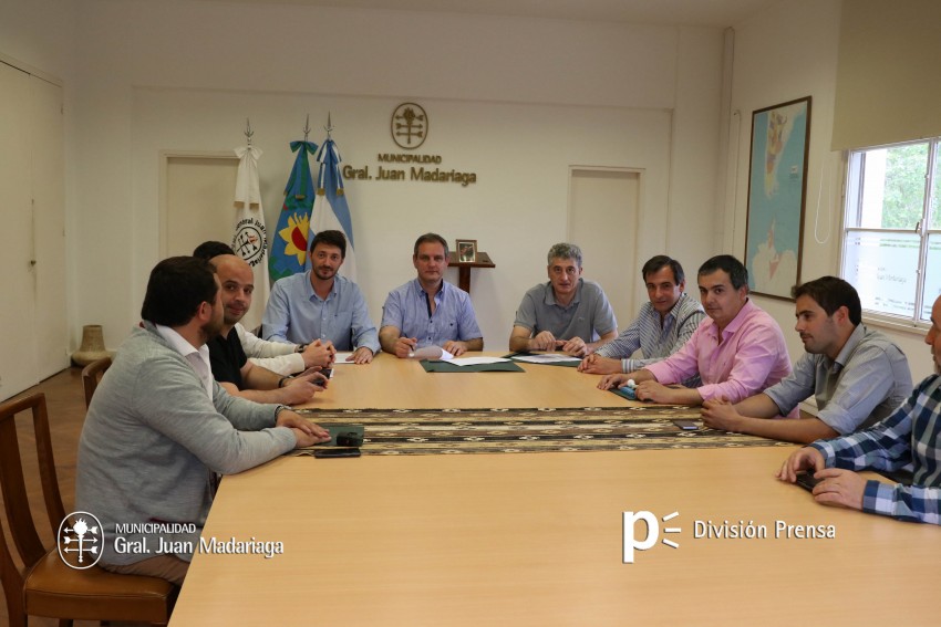 Santoro recibi a intendentes de la regin para tratar diversos temas