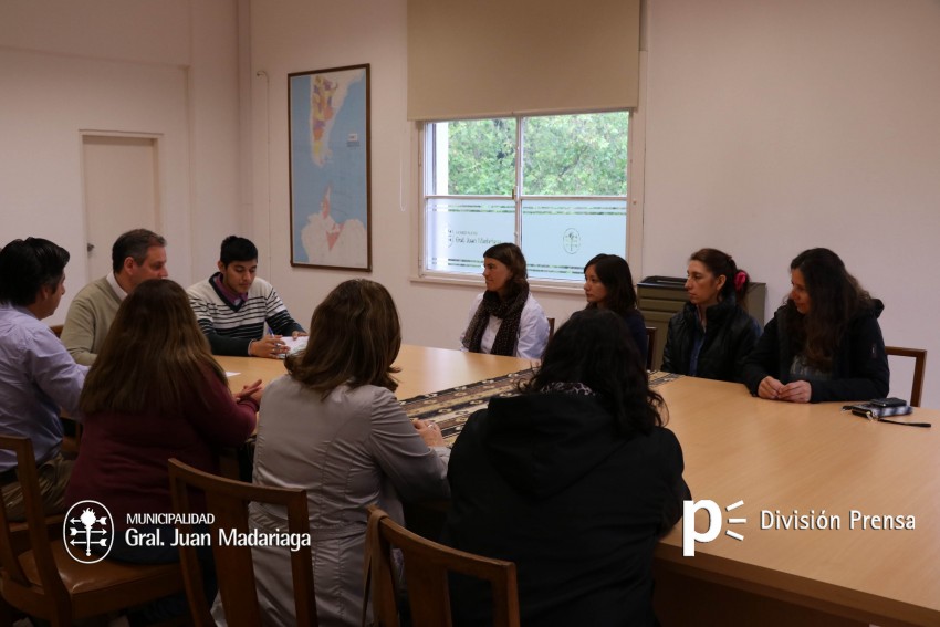 Santoro entreg aportes a las escuelas e instituciones