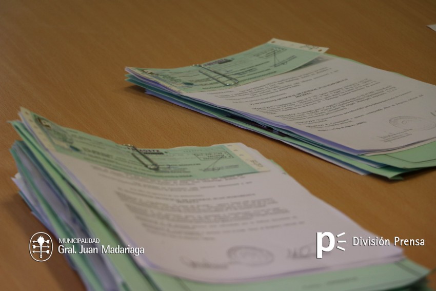 Santoro entreg aportes a las escuelas e instituciones