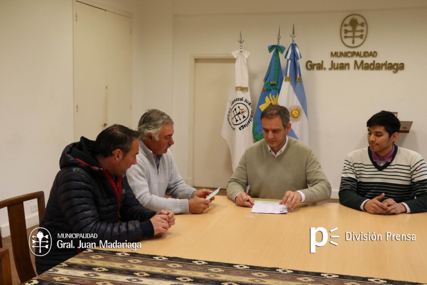 Santoro entreg aportes a las escuelas e instituciones