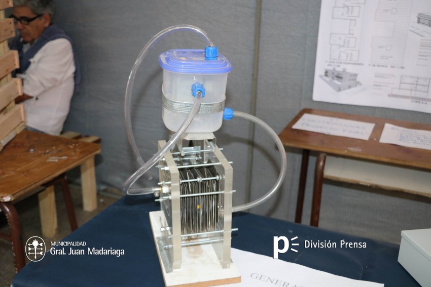 Santoro recorri las exposiciones de las Escuelas Tcnica, Secundaria 