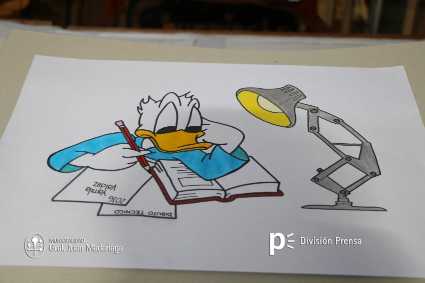 Santoro recorri las exposiciones de las Escuelas Tcnica, Secundaria 