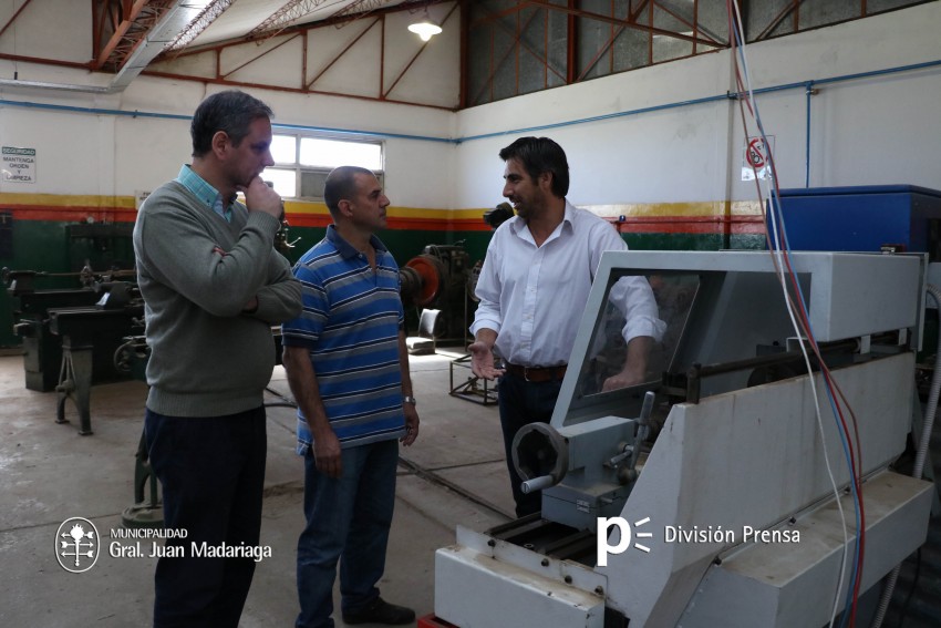 Santoro recorri las exposiciones de las Escuelas Tcnica, Secundaria 