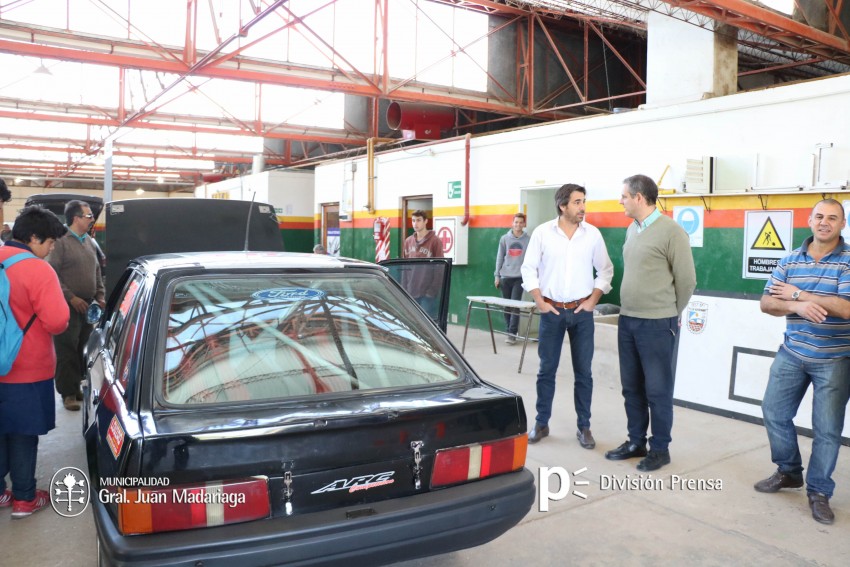 Santoro recorri las exposiciones de las Escuelas Tcnica, Secundaria 