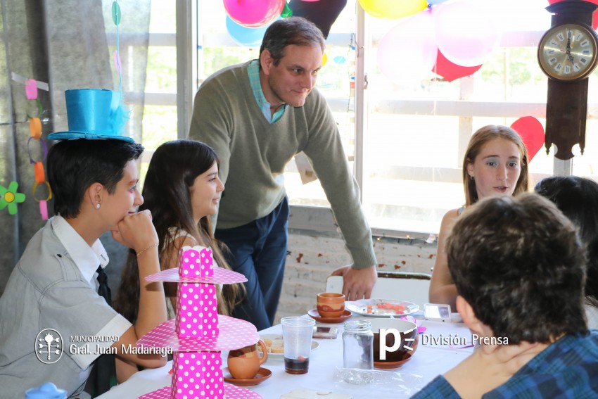 Santoro recorri las exposiciones de las Escuelas Tcnica, Secundaria 