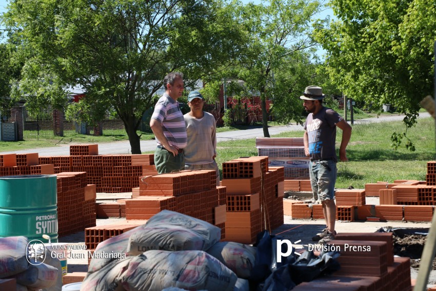 Santoro verific el avance de obra de las viviendas sociales que se co