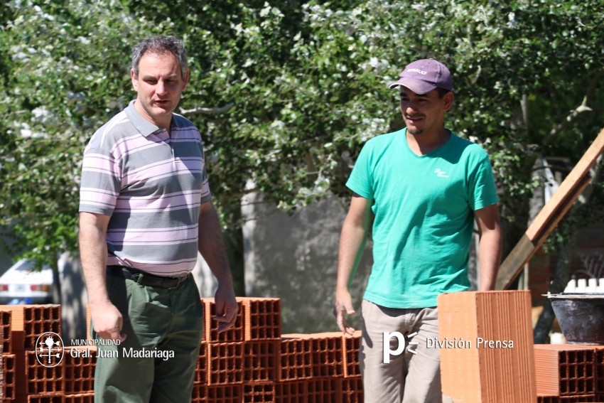 Santoro verific el avance de obra de las viviendas sociales que se co