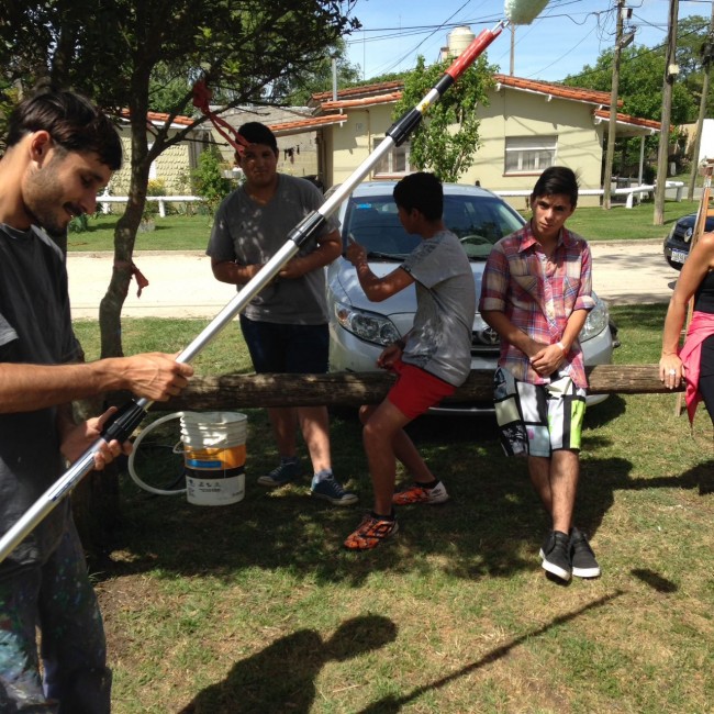 Mural en proceso: La Casa del adolescente a puro color y diseño
