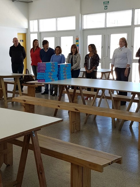 Otorgaron netbooks a alumnos de la Escuela Agraria