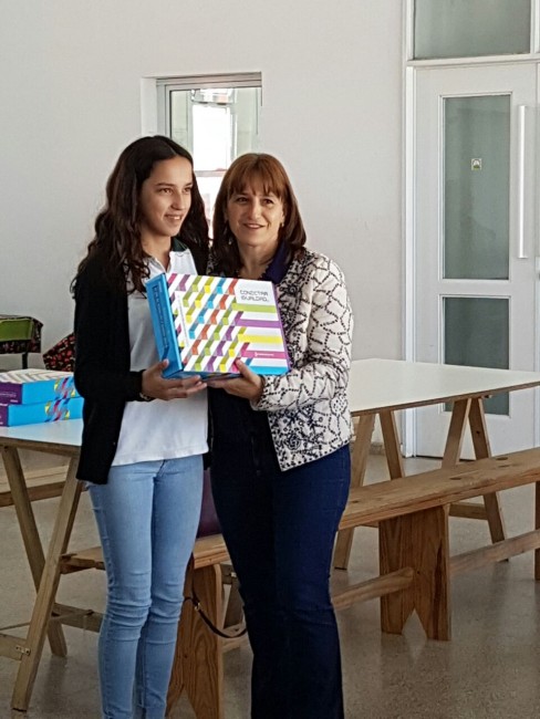 Otorgaron netbooks a alumnos de la Escuela Agraria