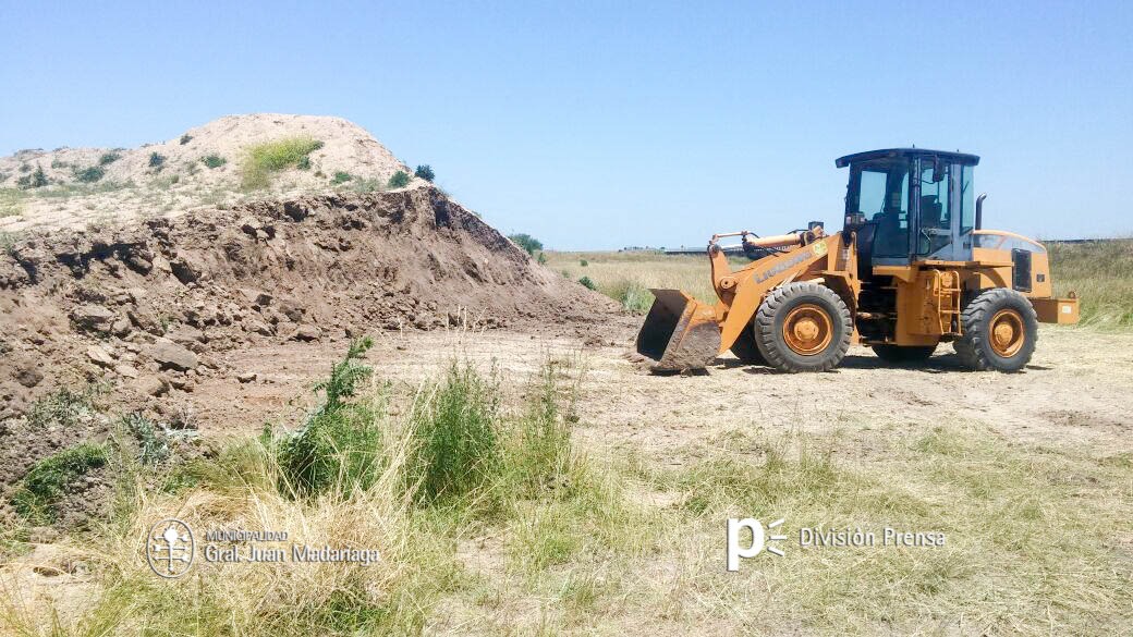 Secuestraron maquinaria que extra�a y trasladaba tierra del Canal 5
