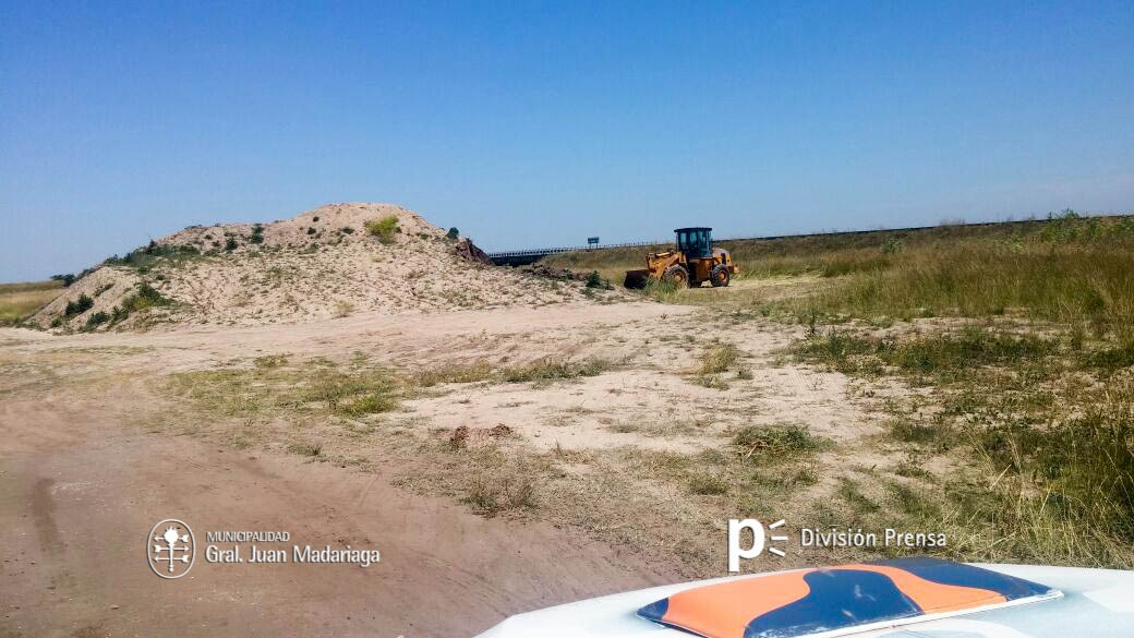 Secuestraron maquinaria que extra�a y trasladaba tierra del Canal 5