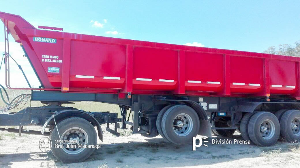 Secuestraron maquinaria que extra�a y trasladaba tierra del Canal 5