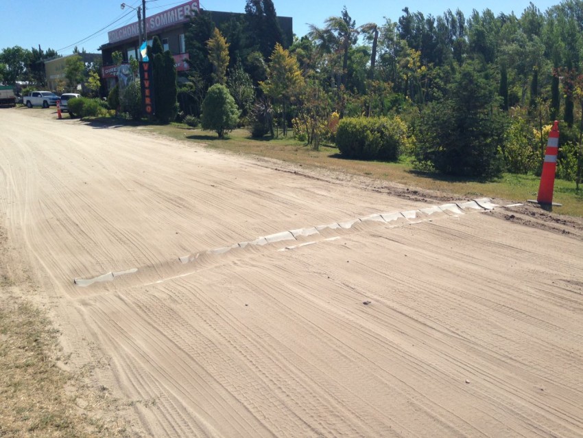 Colocaron reductores de velocidad en el frente de ruta