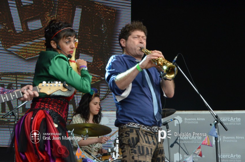 AcercArte: Babel Orkesta marc el inicio de la jornada de sbado