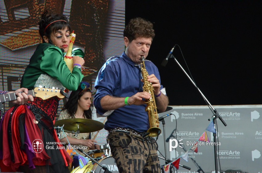 AcercArte: Babel Orkesta marc el inicio de la jornada de sbado