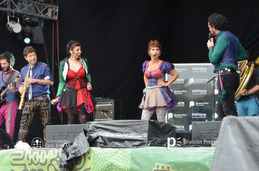 AcercArte: Babel Orkesta marc el inicio de la jornada de sbado