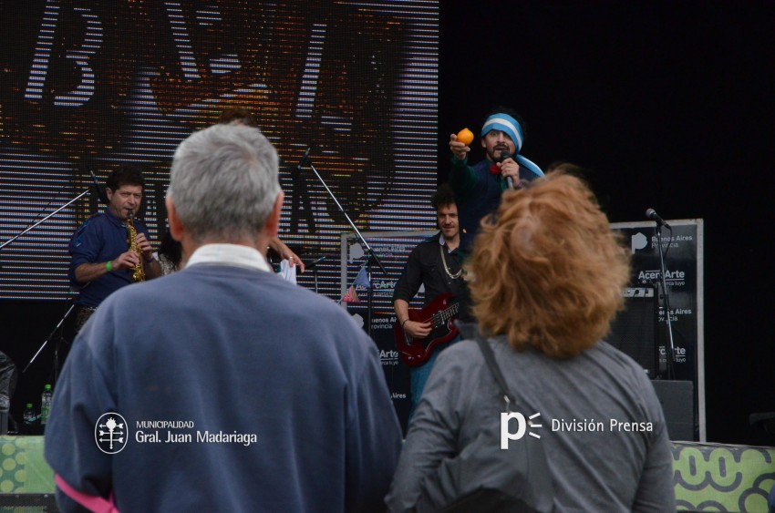 AcercArte: Babel Orkesta marc el inicio de la jornada de sbado