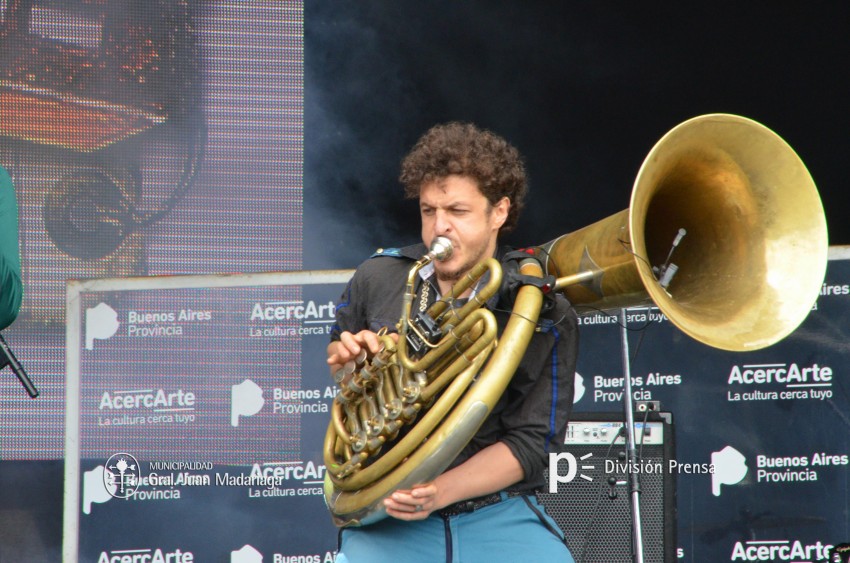 AcercArte: Babel Orkesta marc el inicio de la jornada de sbado